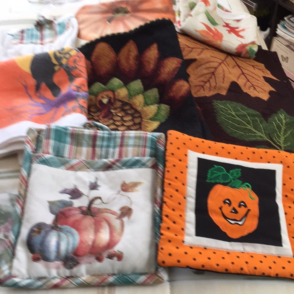 Fall kitchen assorted table cloth pot holder ext🌷